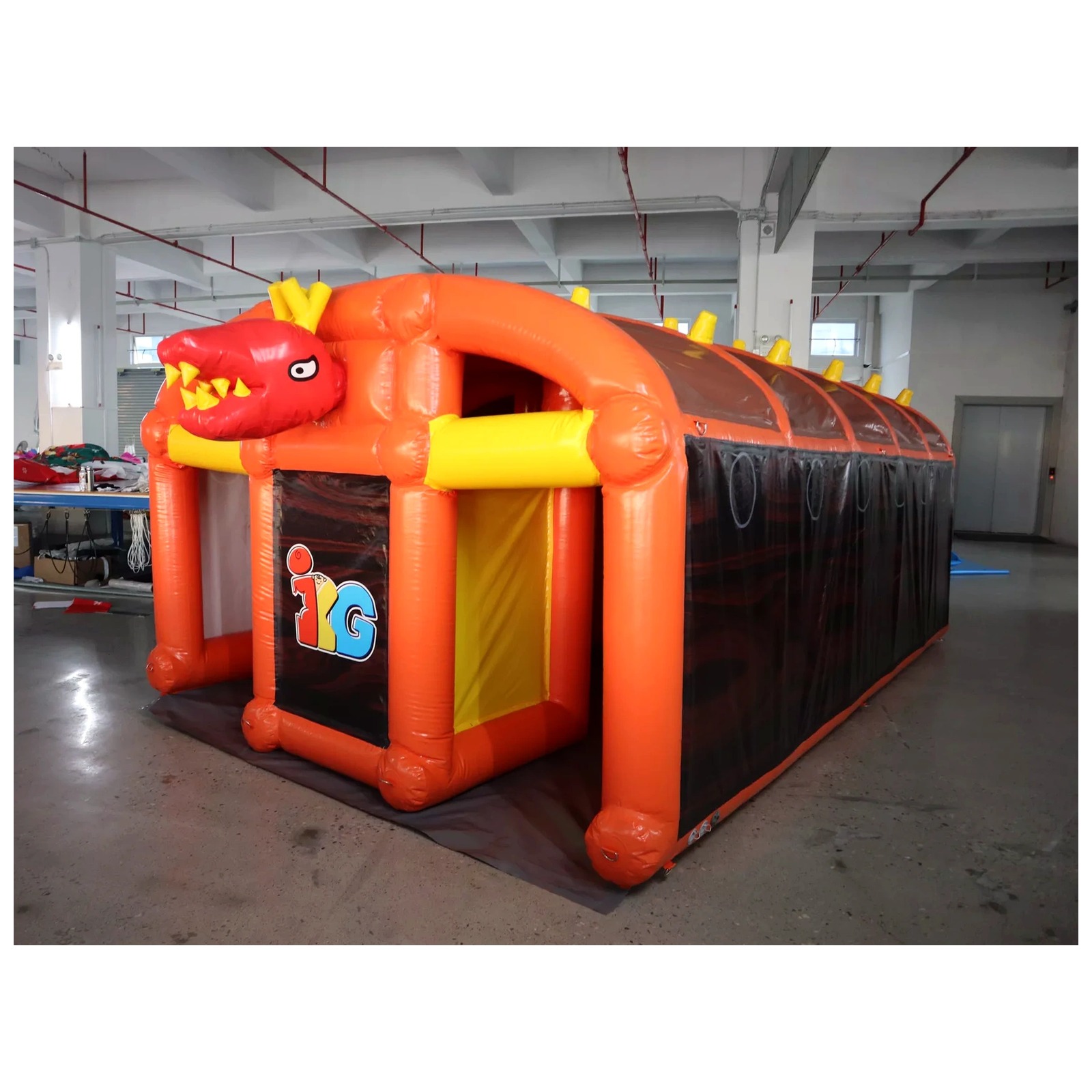 Outdoor Adventure Rentals - Duży pomarańczowy dmuchany labirynt 3x5m (10x16ft)