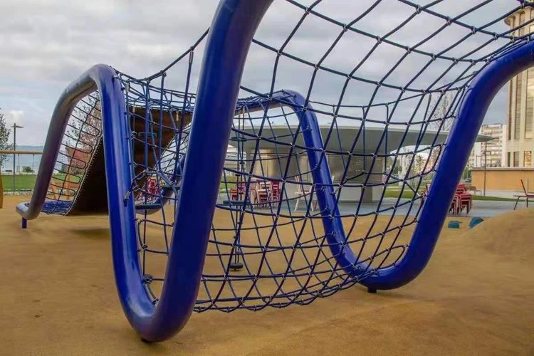 Zewnętrzna drabinka sznurkowa  – Outdoor Adventure Course recenzja i cena
